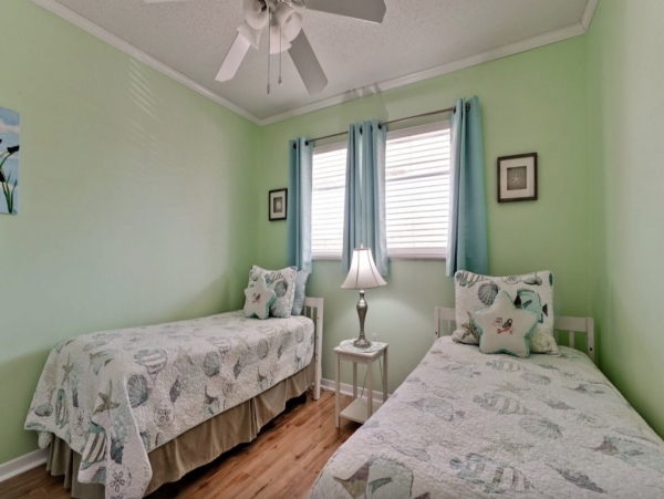 Holmes Beach 2 Bedroom Beach Front Vacation Rental Sleeps 4